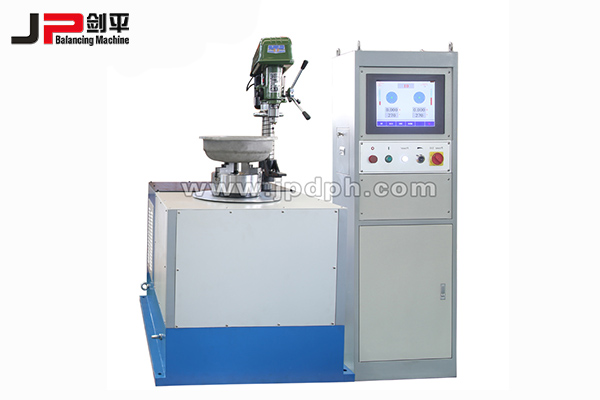 汽車(chē)輪轂動(dòng)平衡機