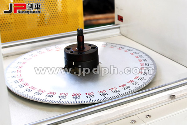 滑動(dòng)安全罩平衡機-局部