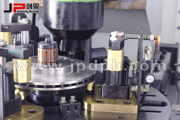 制動(dòng)盤(pán)全自動(dòng)平衡機