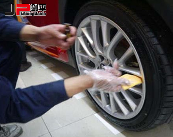 輪轂平衡機
